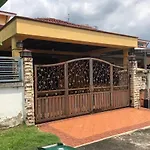 Rosalinda Homestay at Senawang