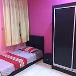 Rosalinda Homestay at Senawang